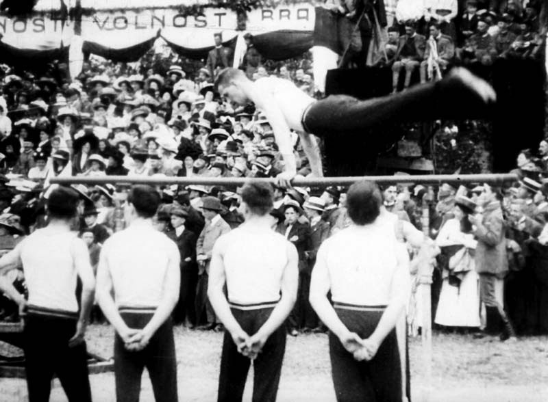 Veřejné cvičení tělocvičné jednoty Sokol v Českém Brodě 10.června 1910 na oslavu 40ti letého trvání za účasti okolních jednot - picture 1