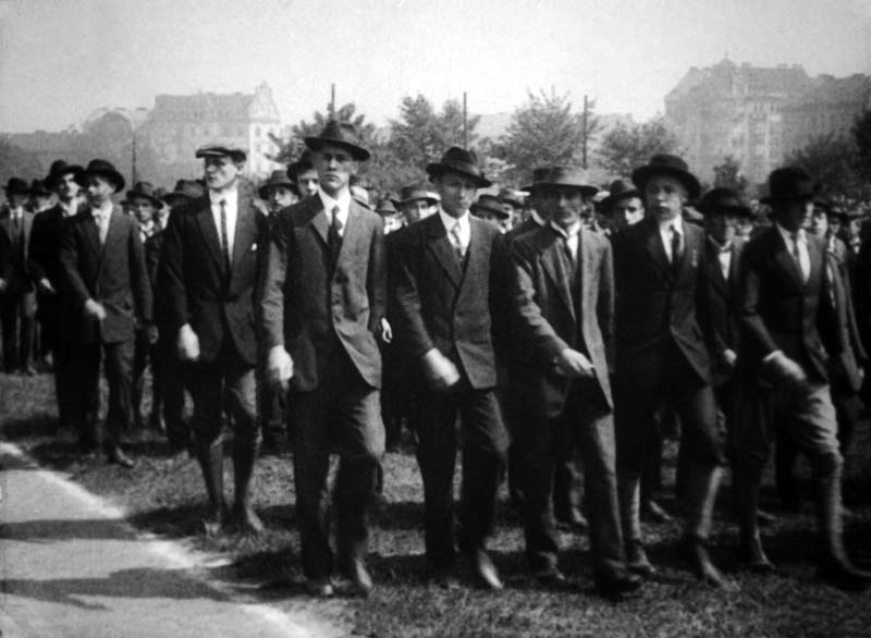 Ceremonial exercise of Junobrana from Czech secondary schools in Prague 1916 in front of J. Excel. Mr. The King. Czech - picture 3