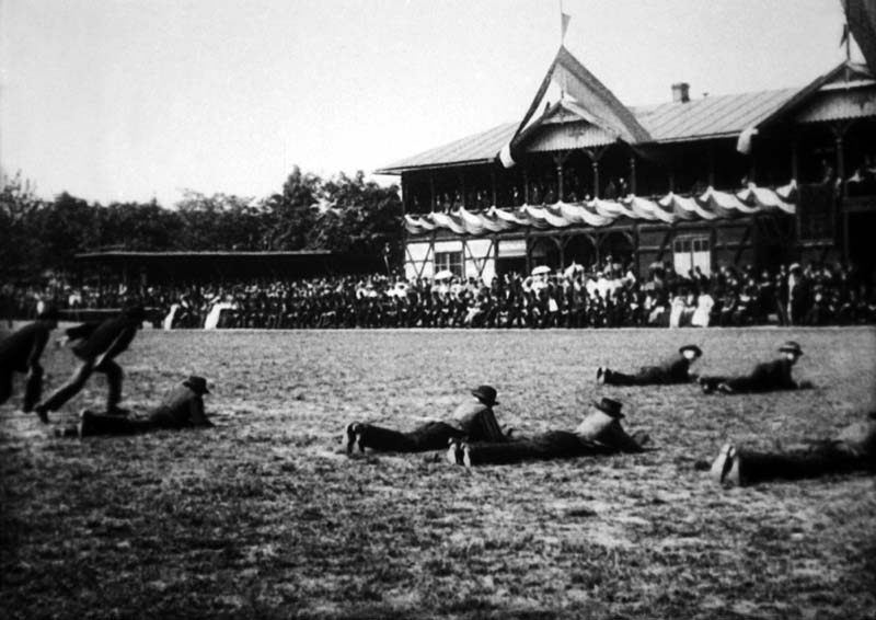 Slavnostní cvičení Junobrany z českých středních škol v Praze 1916 před J. Excel. p. místodržitelem král. českého - picture 5