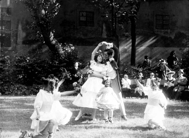 Spring celebrations in The Grand Priory Square held on 11 and 12 June 1916 - Picture 4