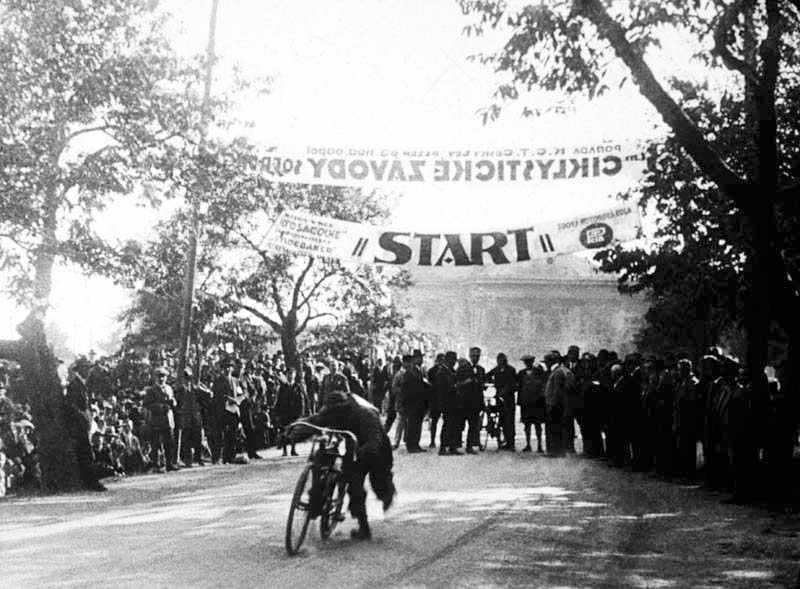 First international car races in Pilsen - picture 4